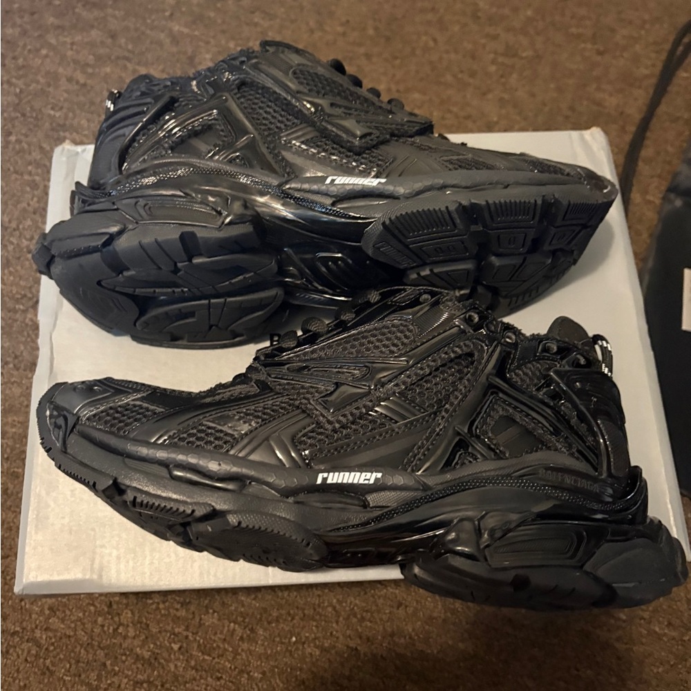 Balenciaga Black Runners Size 8 - Picture 3 of 6